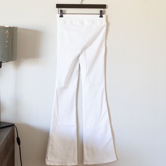 FRAME The Jet Set Flare High Rise Pull on Pant in White 1 (25-29) - Picture 6 of 6